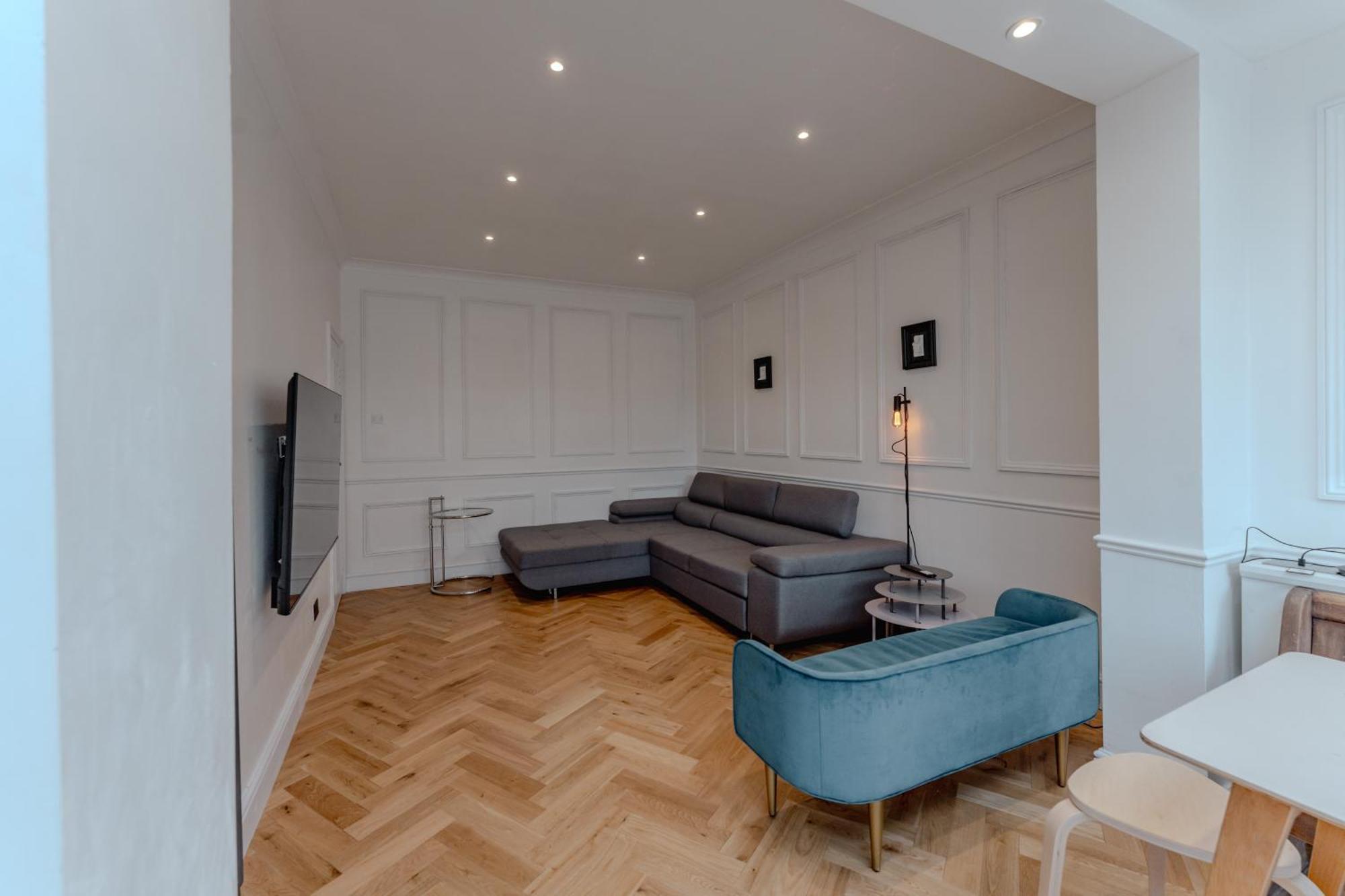 Wembley Lovely 6 Bed House Sleeps Up To 14 Casa vacanze *