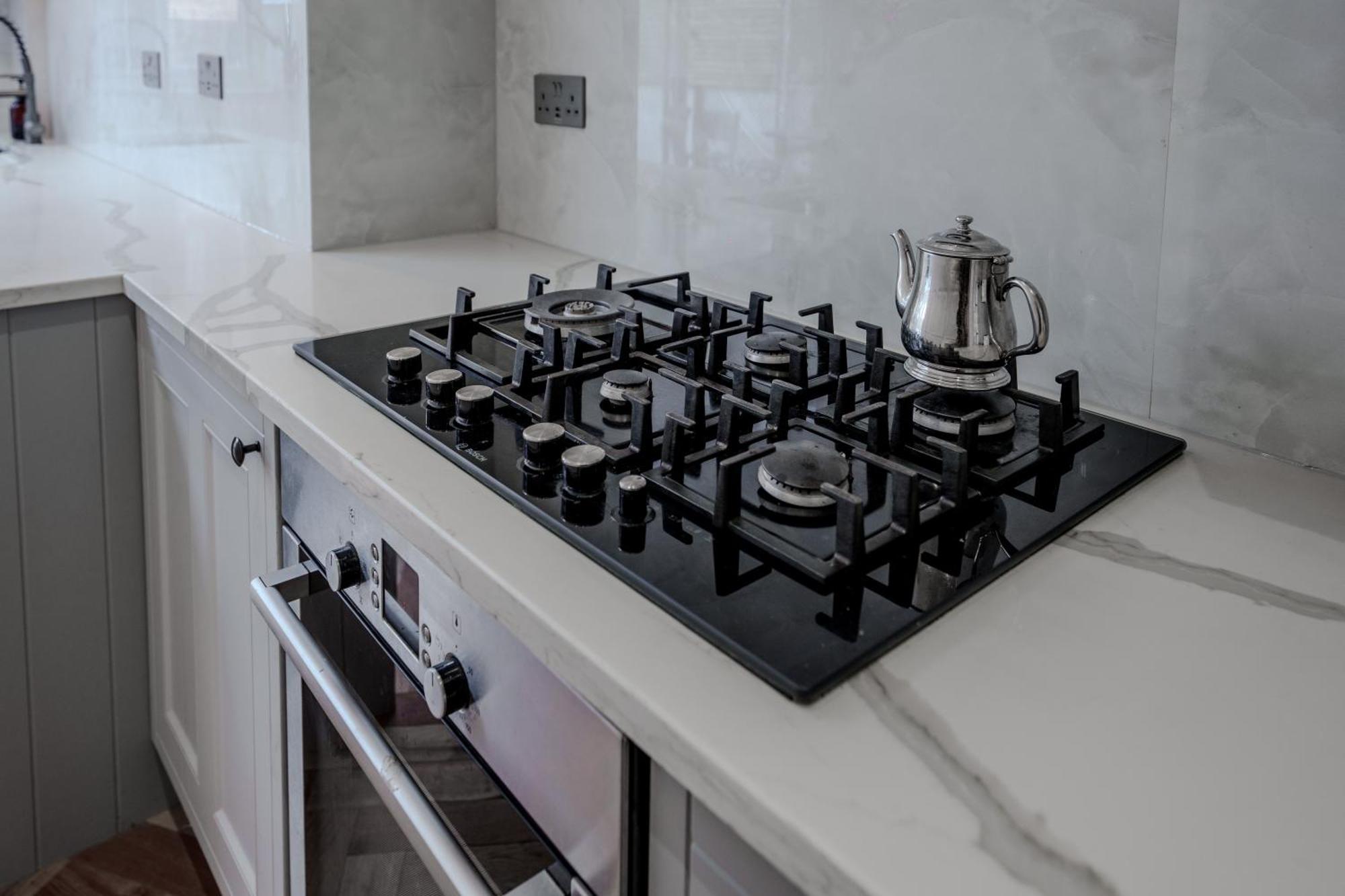Wembley Lovely 6 Bed House Sleeps Up To 14 Casa vacanze Londra