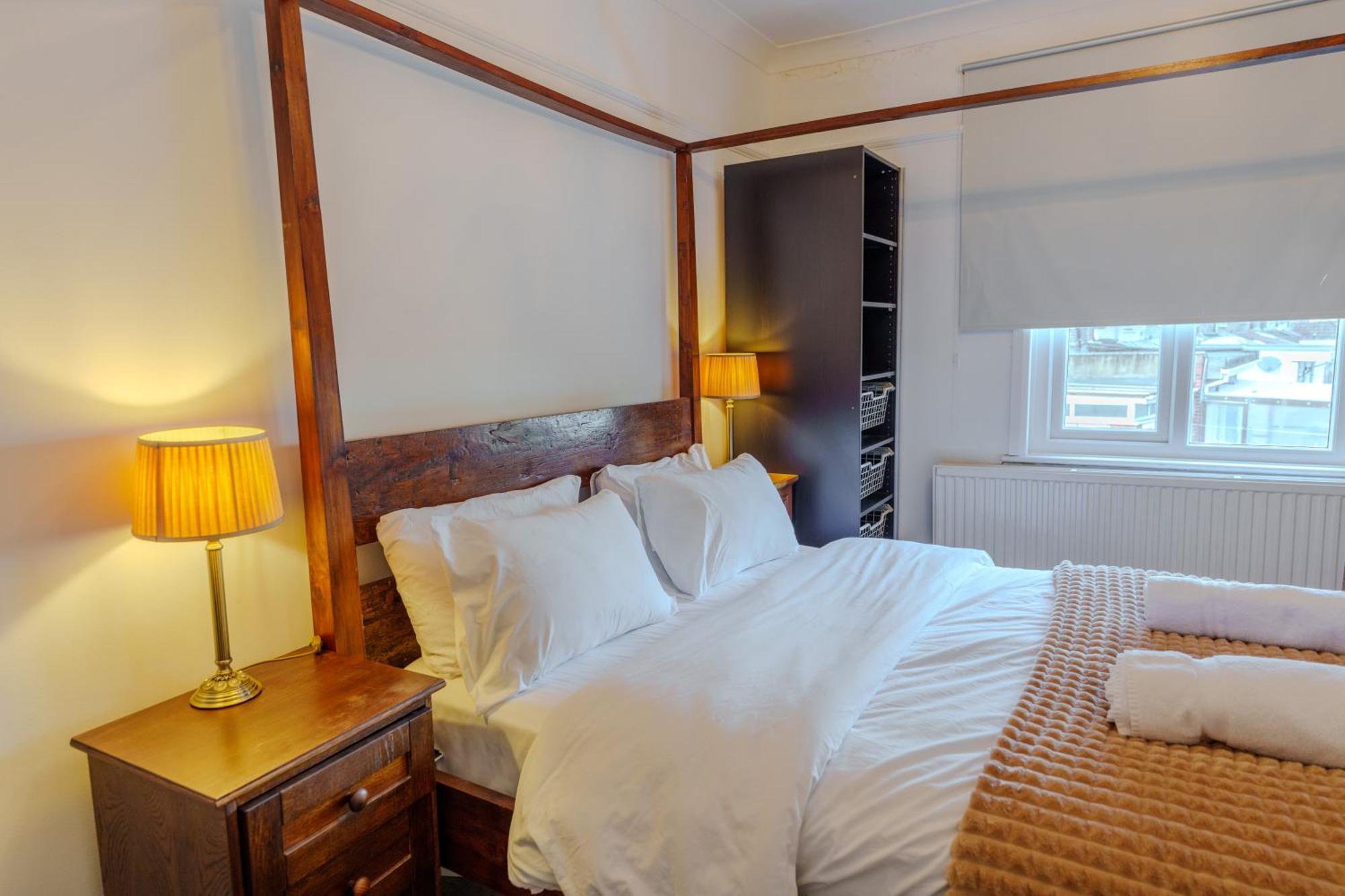 Wembley Lovely 6 Bed House Sleeps Up To 14 Londra