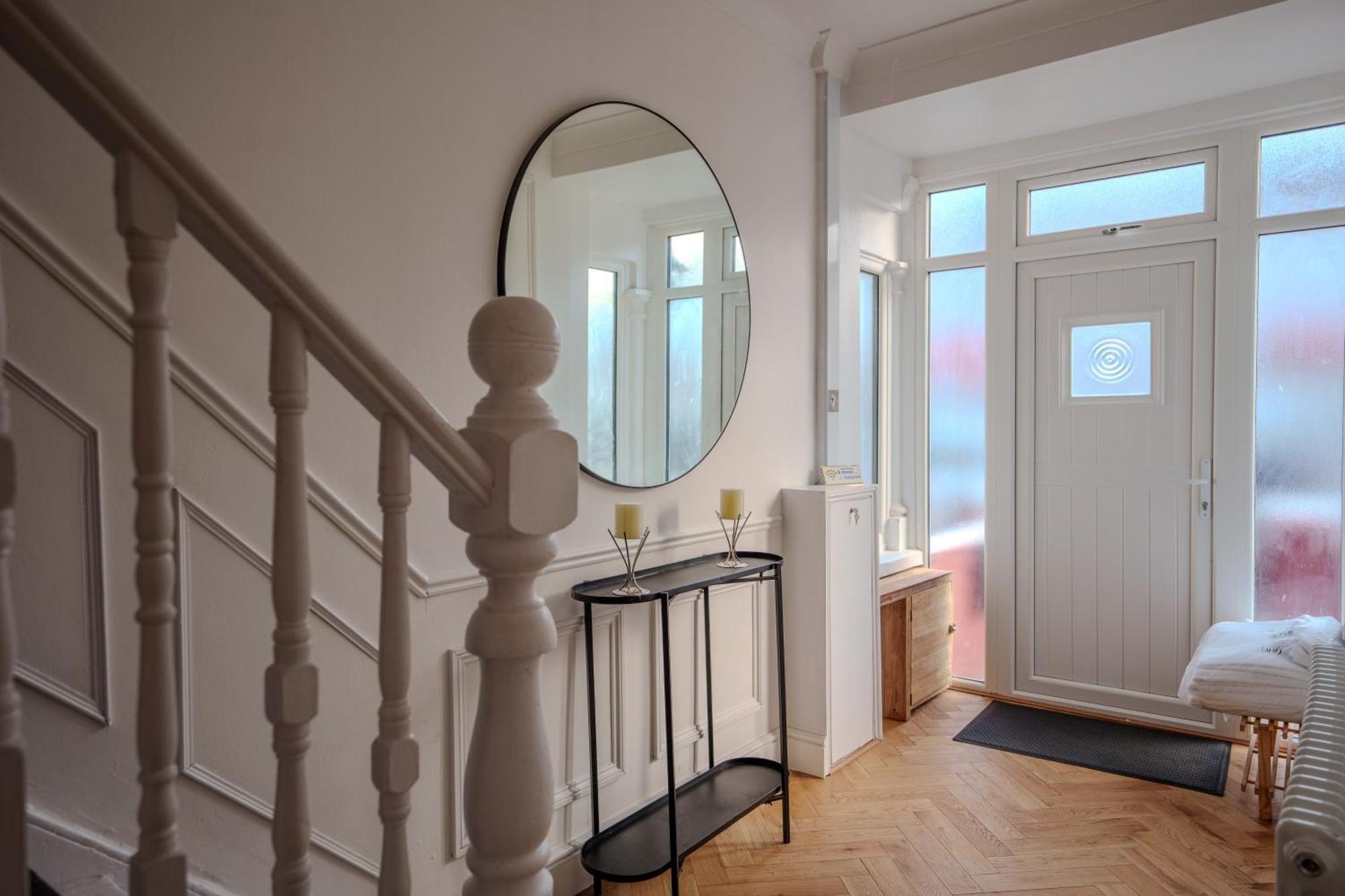 Wembley Lovely 6 Bed House Sleeps Up To 14 Casa vacanze *