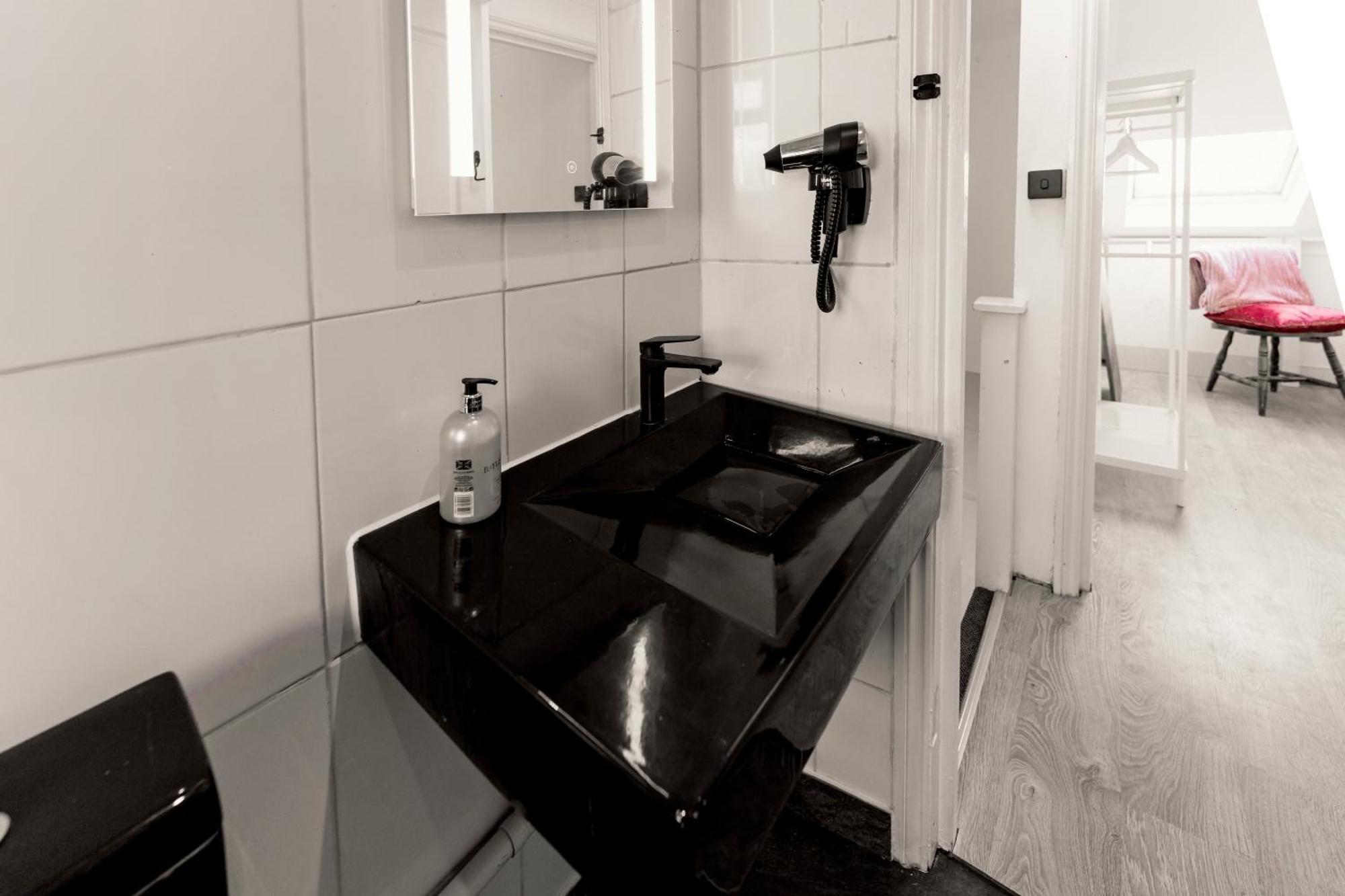 Wembley Lovely 6 Bed House Sleeps Up To 14 * Londra